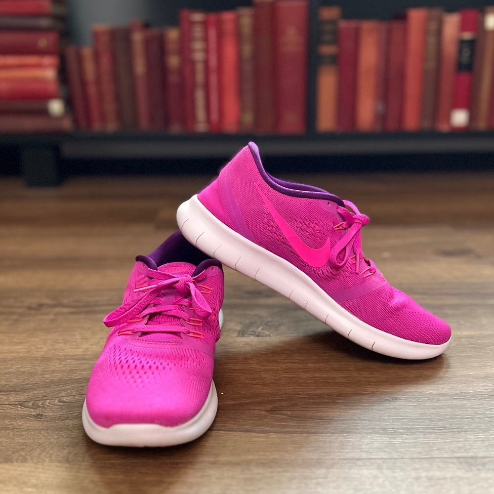 Nike Women's Pink Athletic Running Shoes